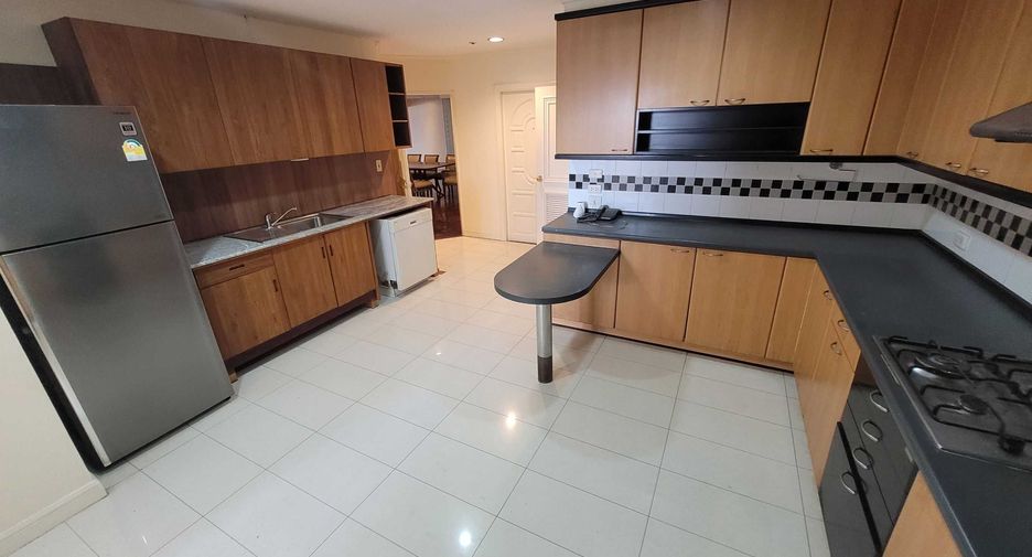 For rent 3 bedrooms condo in Watthana, Bangkok