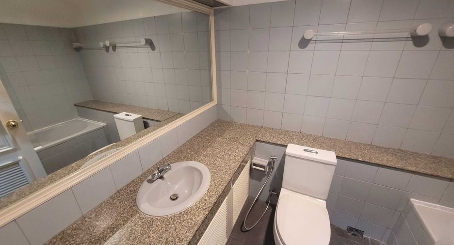 For rent 3 bedrooms condo in Watthana, Bangkok