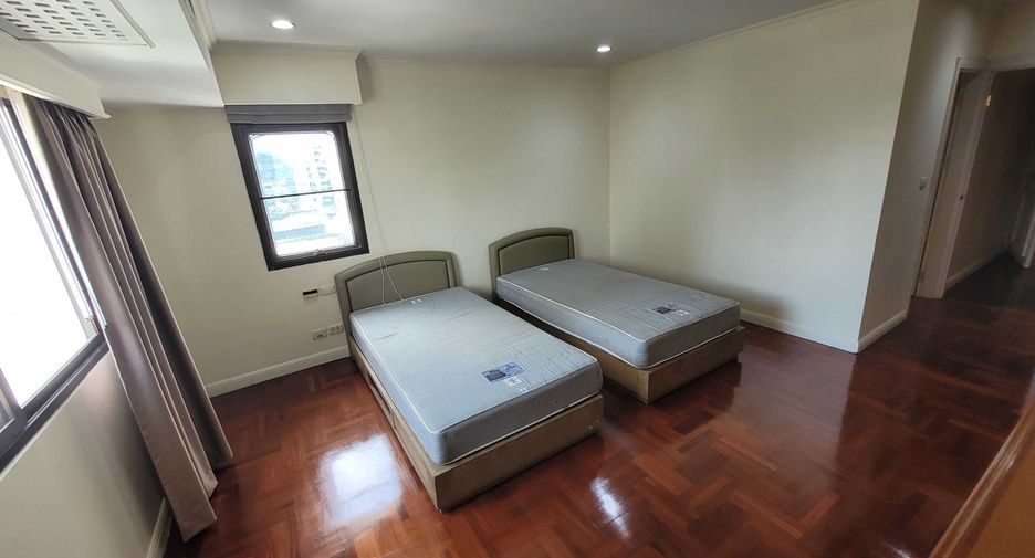 For rent 3 bedrooms condo in Watthana, Bangkok