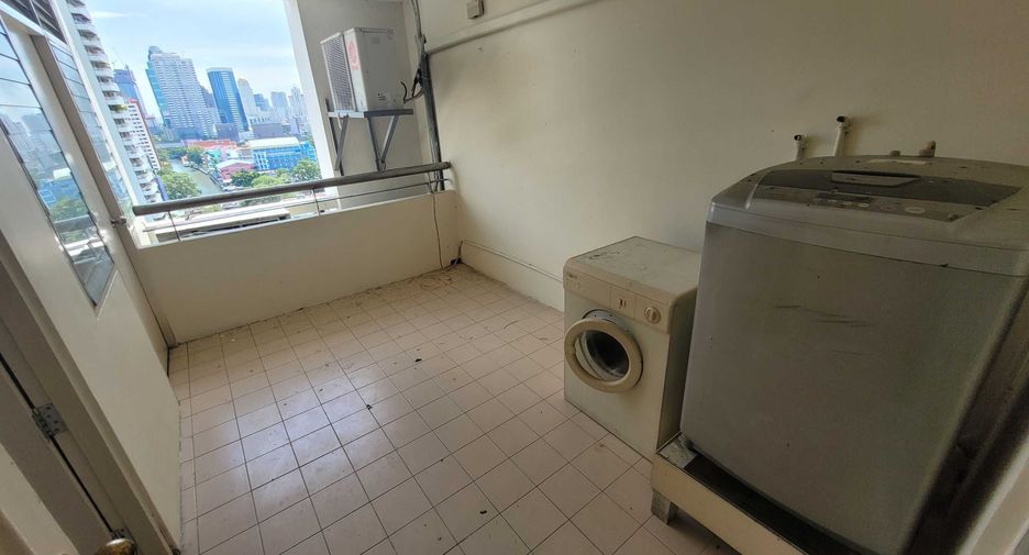 For rent 3 bedrooms condo in Watthana, Bangkok