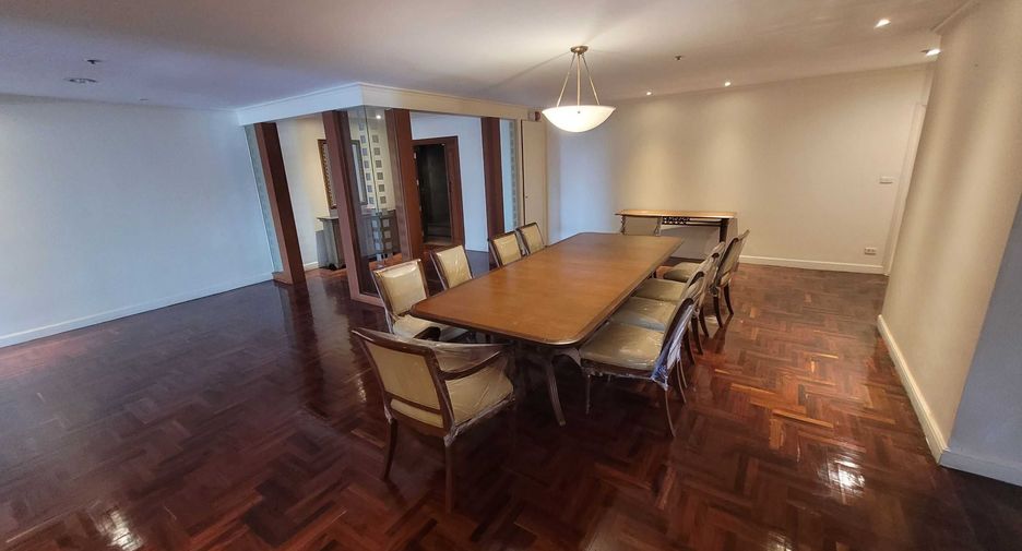 For rent 3 bedrooms condo in Watthana, Bangkok