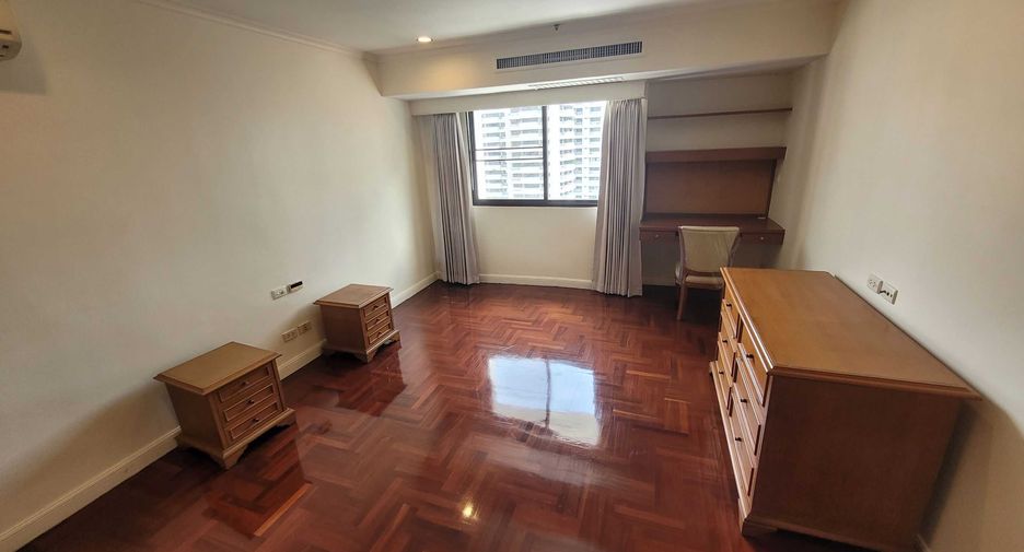 For rent 3 bedrooms condo in Watthana, Bangkok