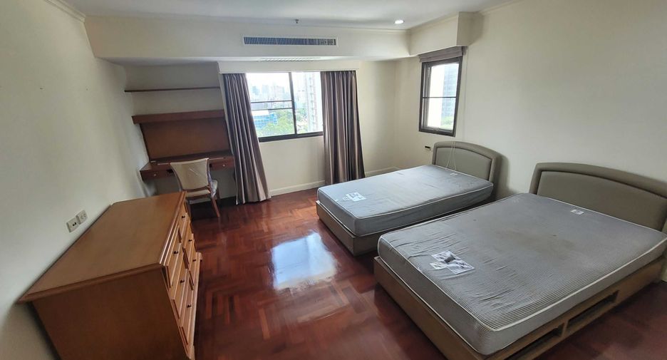 For rent 3 bedrooms condo in Watthana, Bangkok