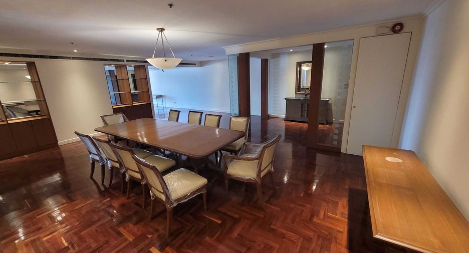 For rent 3 bedrooms condo in Watthana, Bangkok