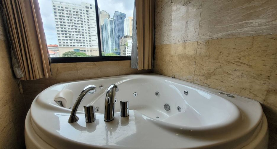 À louer 6 chambres condo à Watthana, Bangkok