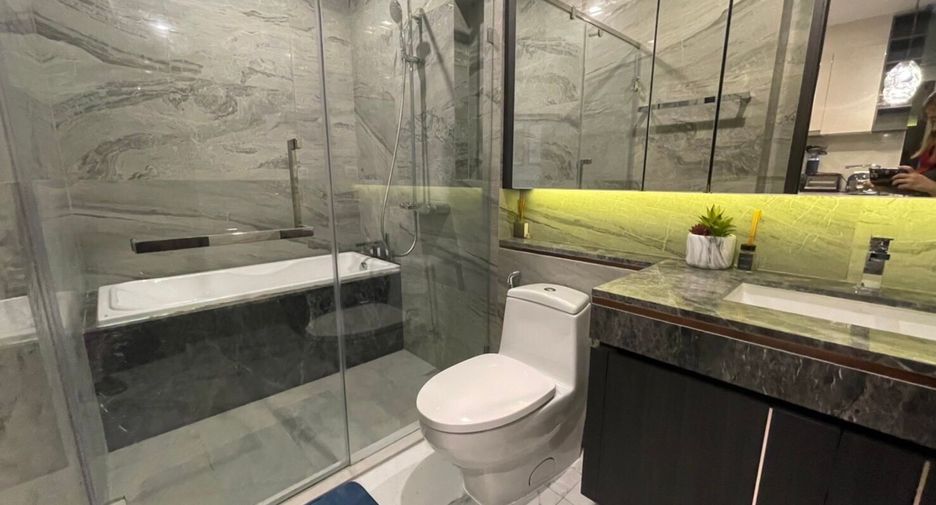 For rent 2 bedrooms condo in Khlong Toei, Bangkok