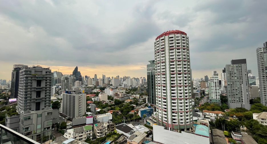 For rent 2 bedrooms condo in Khlong Toei, Bangkok
