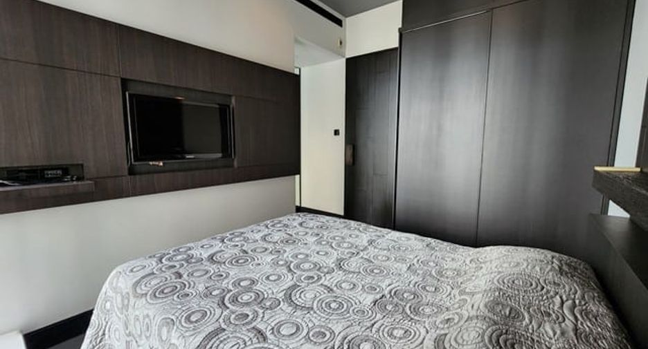 Condo en alquiler de 3 habitaciones en Sathon, Bangkok