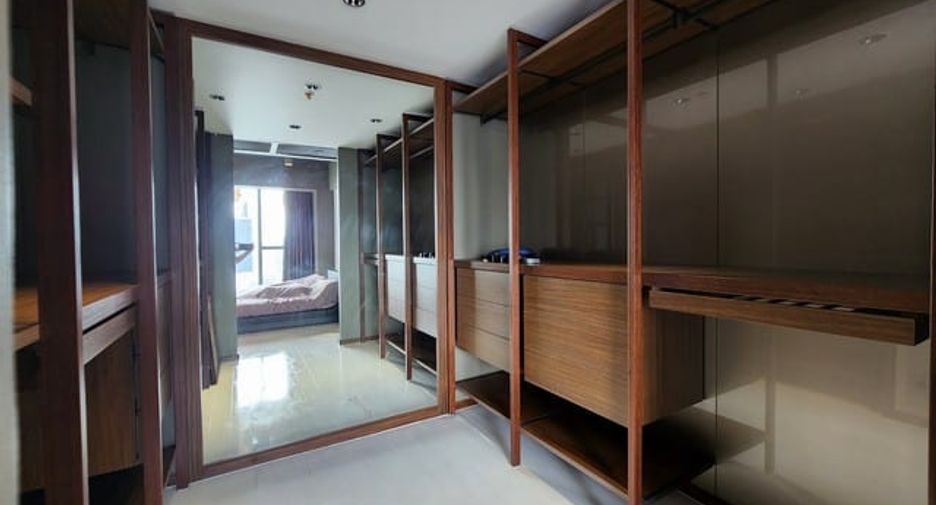 Condo en alquiler de 3 habitaciones en Sathon, Bangkok