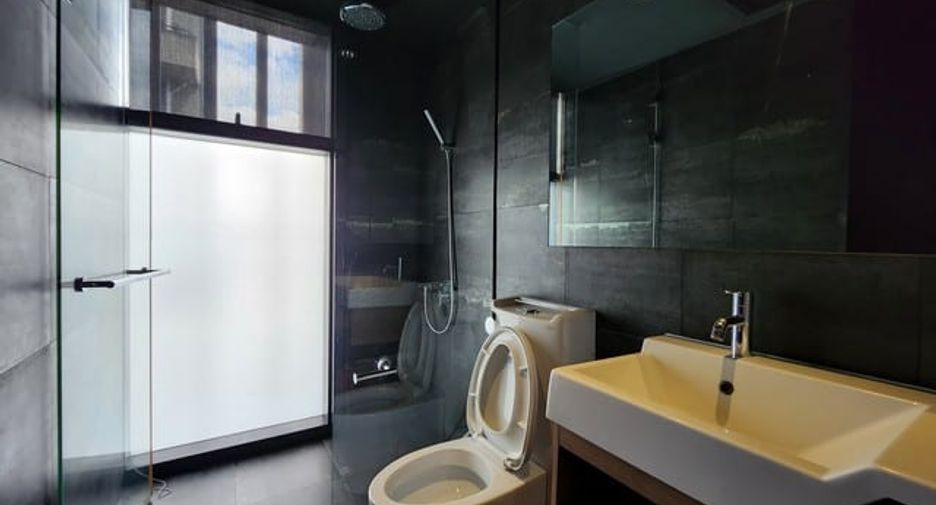 Condo en alquiler de 3 habitaciones en Sathon, Bangkok
