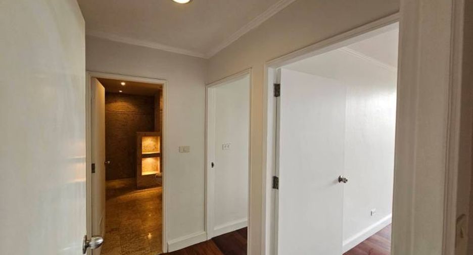 For rent 3 bedrooms condo in Watthana, Bangkok