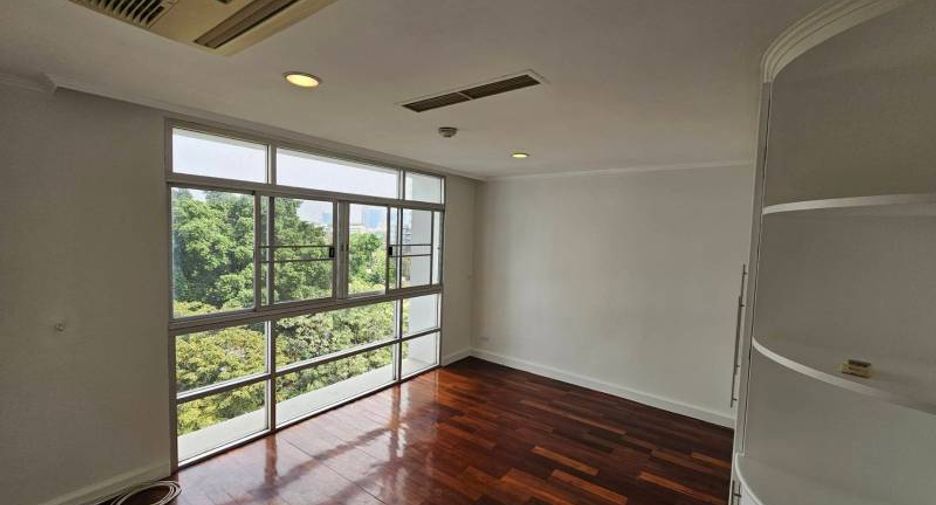 For rent 3 bedrooms condo in Watthana, Bangkok