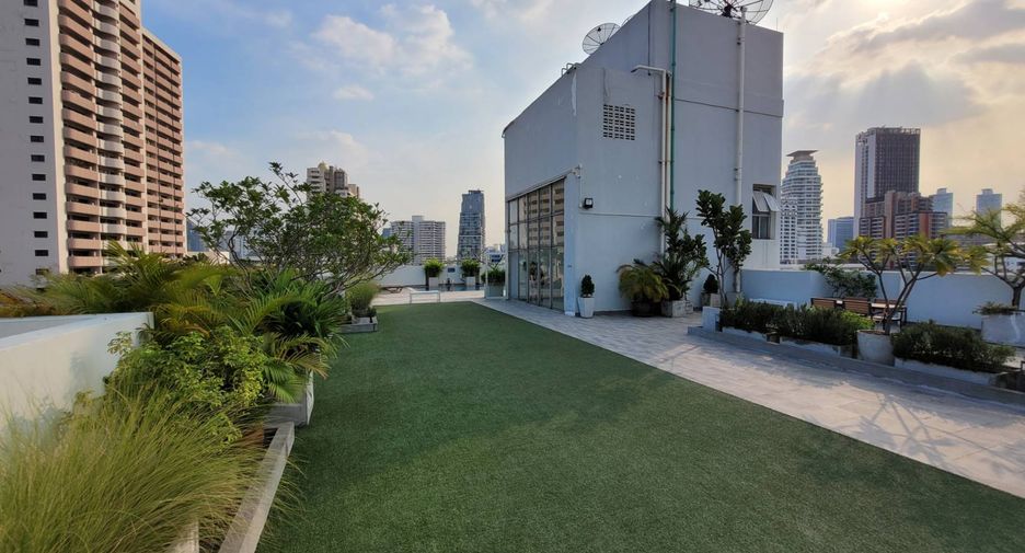 For rent 2 bedrooms condo in Watthana, Bangkok