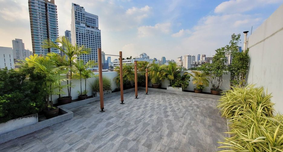For rent 2 bedrooms condo in Watthana, Bangkok