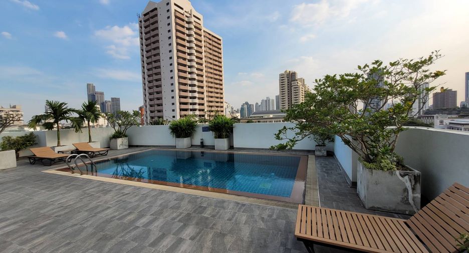 For rent 2 bedrooms condo in Watthana, Bangkok