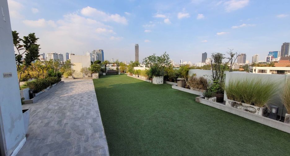 For rent 2 bedrooms condo in Watthana, Bangkok