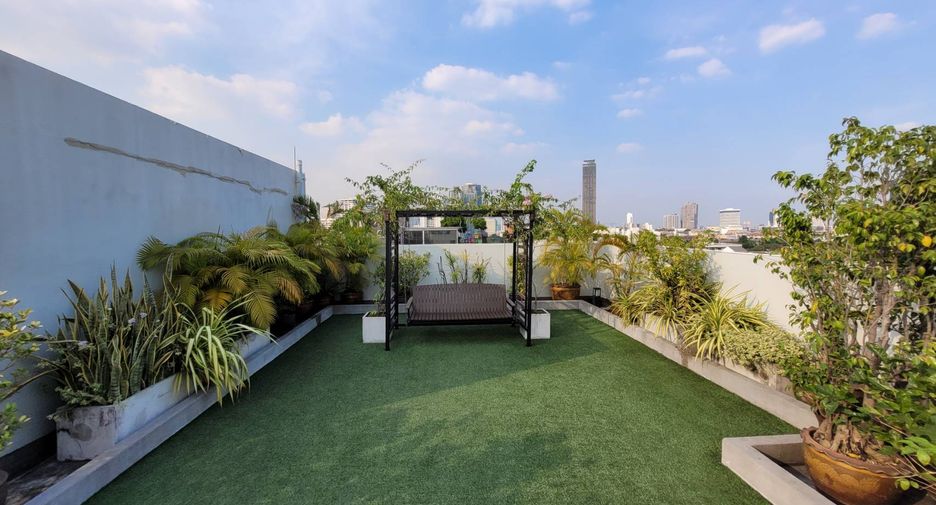 For rent 2 bedrooms condo in Watthana, Bangkok