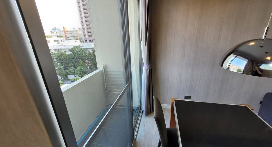 For rent 2 bedrooms condo in Watthana, Bangkok