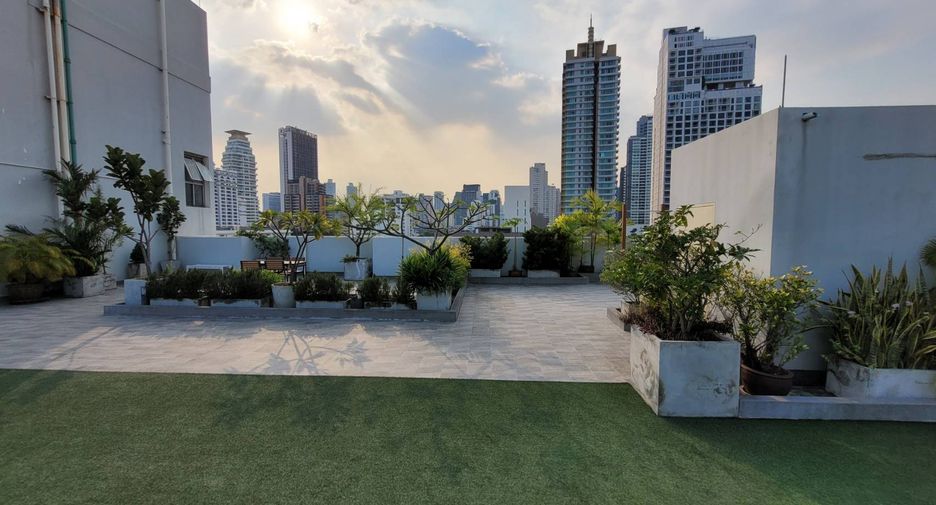 For rent 2 bedrooms condo in Watthana, Bangkok