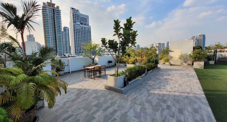 For rent 2 bedrooms condo in Watthana, Bangkok