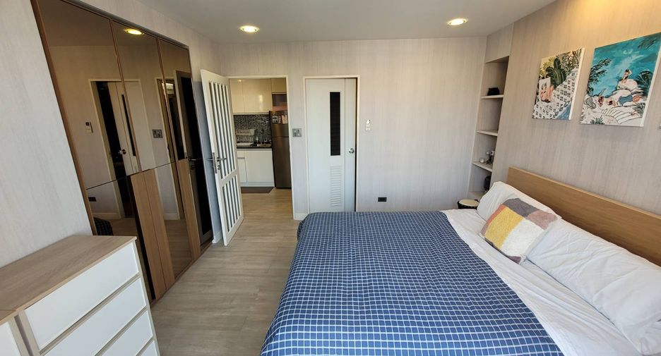 For rent 2 bedrooms condo in Watthana, Bangkok