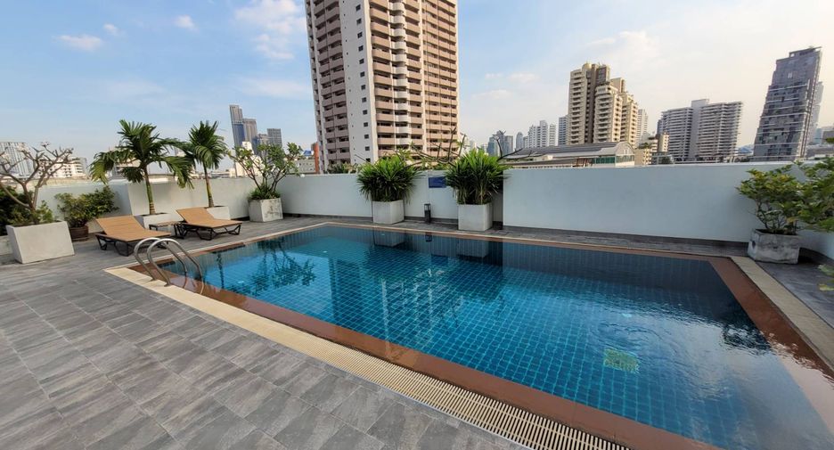 For rent 2 bedrooms condo in Watthana, Bangkok
