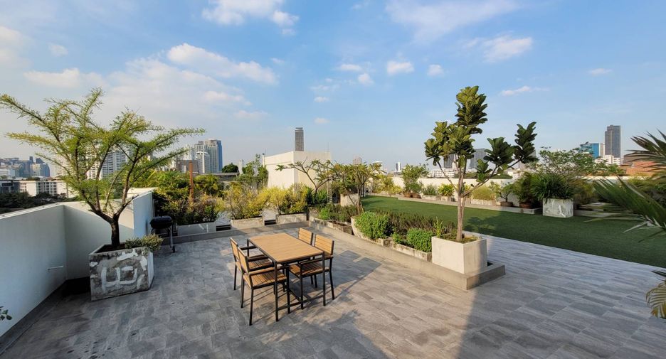 For rent 2 bedrooms condo in Watthana, Bangkok