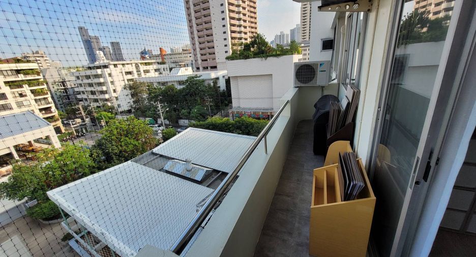 For rent 2 bedrooms condo in Watthana, Bangkok