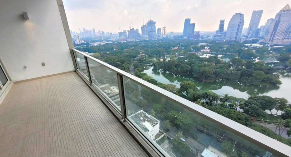 For rent 3 bedrooms condo in Pathum Wan, Bangkok