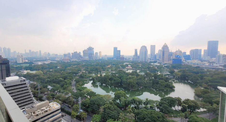 For rent 3 bedrooms condo in Pathum Wan, Bangkok