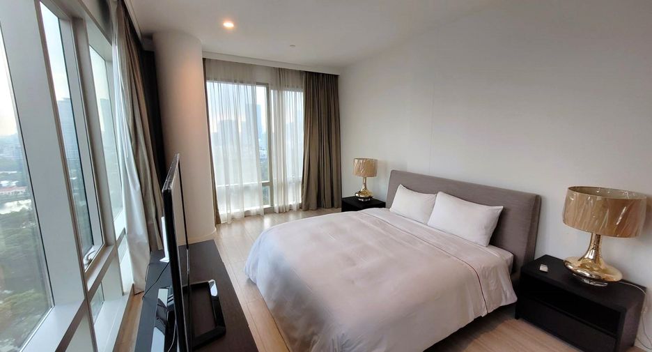 For rent 3 bedrooms condo in Pathum Wan, Bangkok