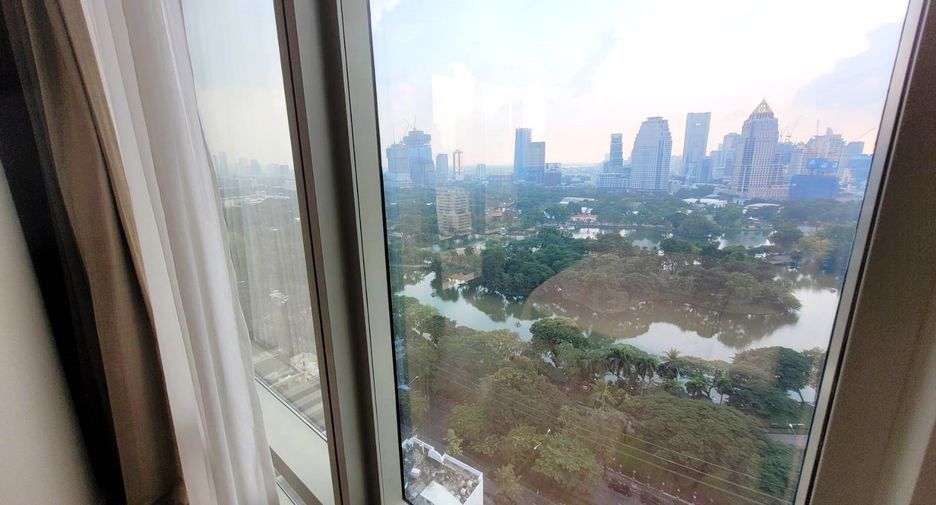 For rent 3 bedrooms condo in Pathum Wan, Bangkok