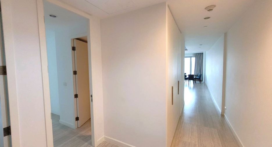 For rent 3 bedrooms condo in Pathum Wan, Bangkok