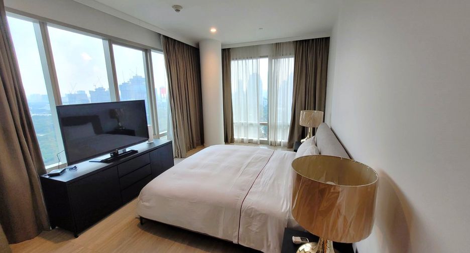 For rent 3 bedrooms condo in Pathum Wan, Bangkok