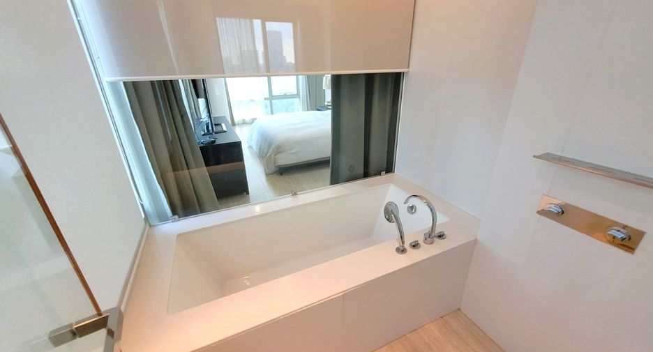 For rent 3 bedrooms condo in Pathum Wan, Bangkok