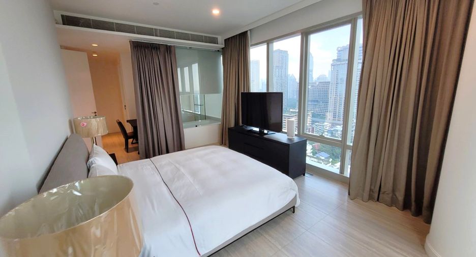For rent 3 bedrooms condo in Pathum Wan, Bangkok