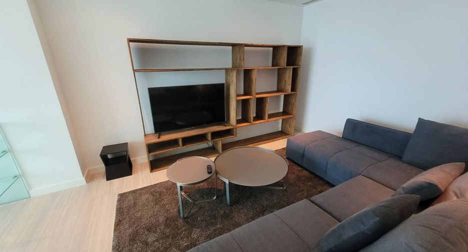 For rent 2 bedrooms condo in Pathum Wan, Bangkok