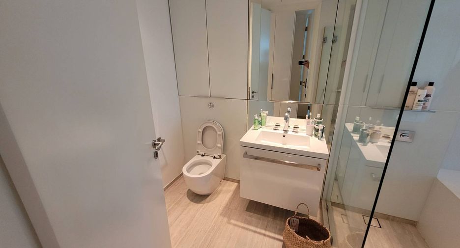 For rent 2 bedrooms condo in Pathum Wan, Bangkok