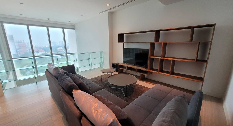 For rent 2 bedrooms condo in Pathum Wan, Bangkok