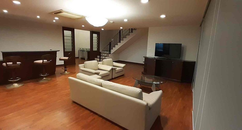 For rent 4 bedrooms condo in Khlong Toei, Bangkok