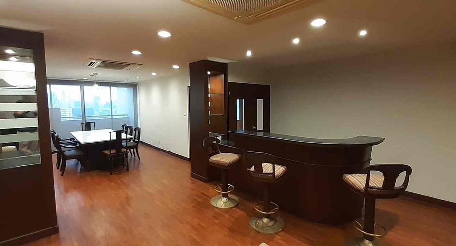 For rent 4 bedrooms condo in Khlong Toei, Bangkok