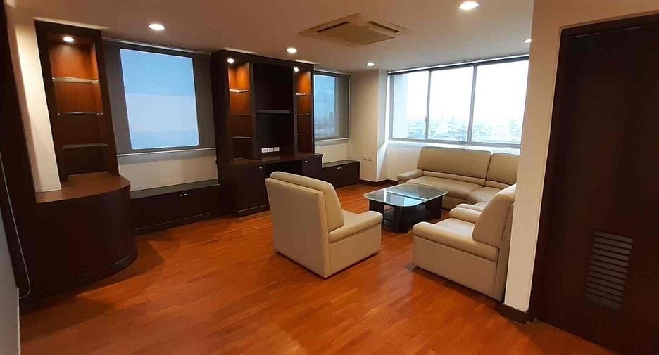 For rent 4 bedrooms condo in Khlong Toei, Bangkok