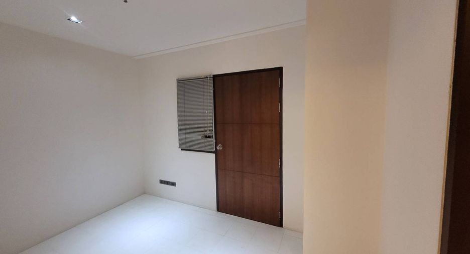 Аренда и продажа 4 спальни кондо в Кхлонг Тоеи, Бангкок