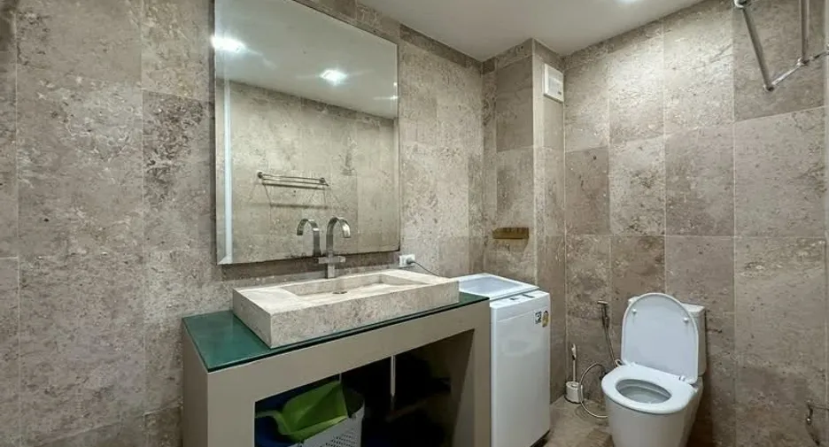 For sale 2 ベッドルーム condo in Bang Lamung, Chonburi