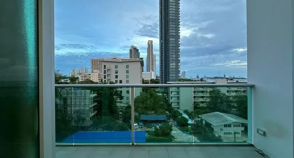 For sale 2 ベッドルーム condo in Bang Lamung, Chonburi