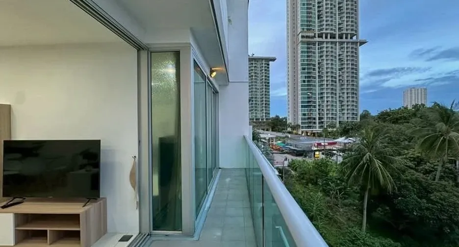 For sale 2 ベッドルーム condo in Bang Lamung, Chonburi