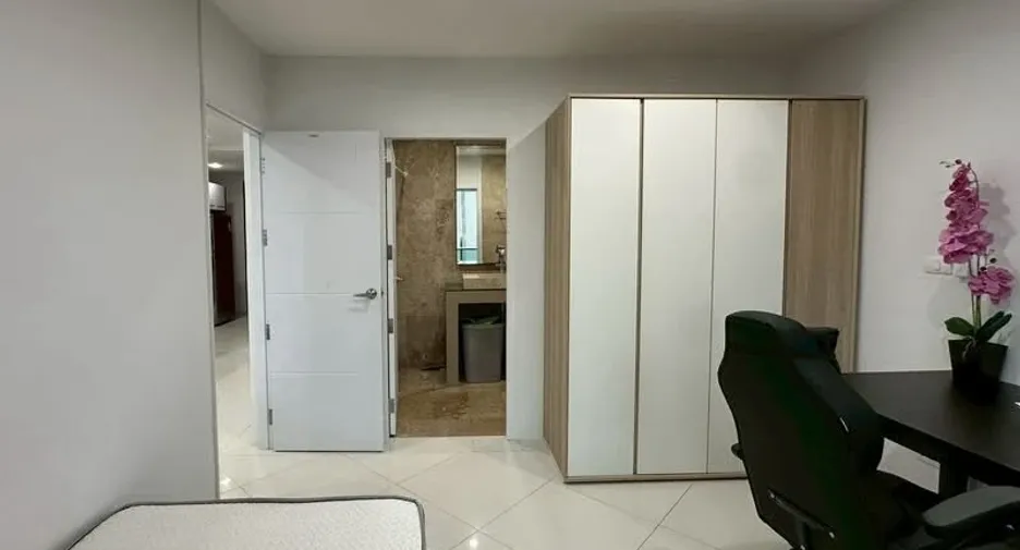 For sale 2 ベッドルーム condo in Bang Lamung, Chonburi