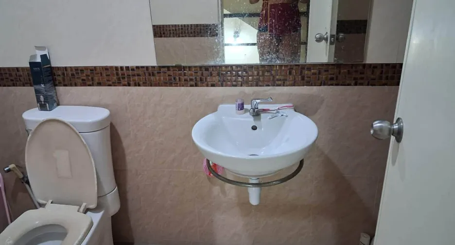 Gewerbefläche zum Kauf mit 3 Zimmer in Bang Lamung, Chonburi
