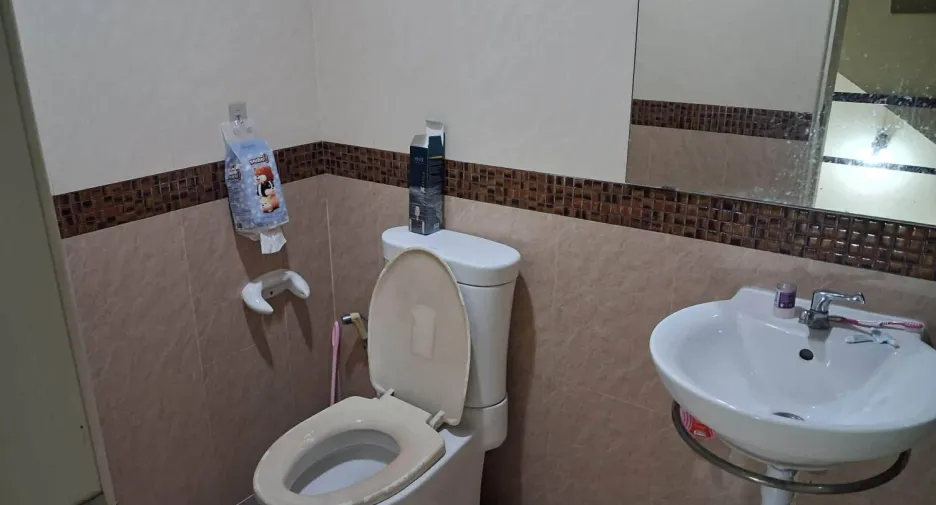 Gewerbefläche zum Kauf mit 3 Zimmer in Bang Lamung, Chonburi