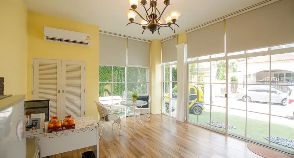 Casa en venta y en alquiler de 5 habitaciones en Mueang Samut Sakhon, Samut Sakhon